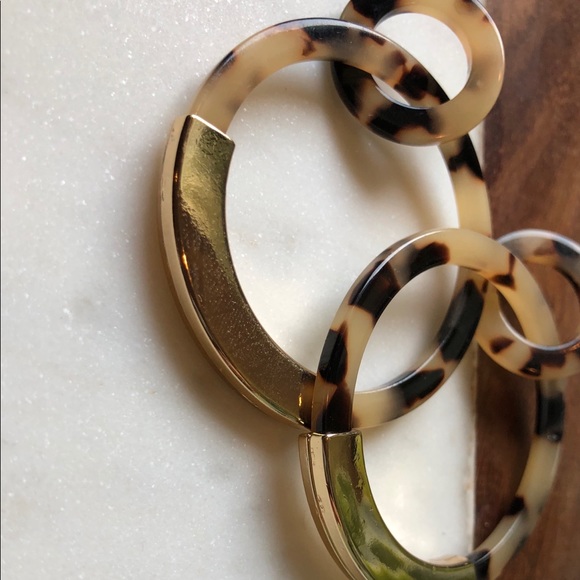 NWOT!! The Cora Double Hoop Earring - Picture 4 of 5